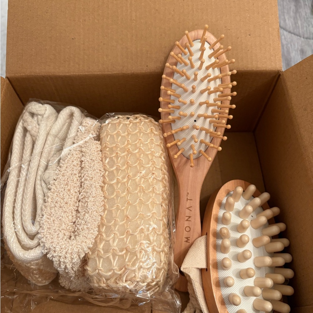 Monat Limited-Edition Luxury Spa Accessory Set.